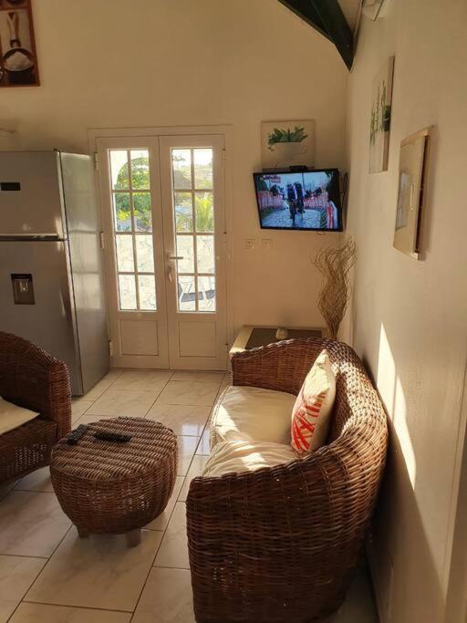 Le Sable Bleu - Evasion Tropicale A Sainte-Anne - Plage 5Min - Piscine - Parking - Logement Climatise - Vue Sur Les Palmiers - Parfait Pour Sejours En Famille Ou Entre Amis Exterior photo