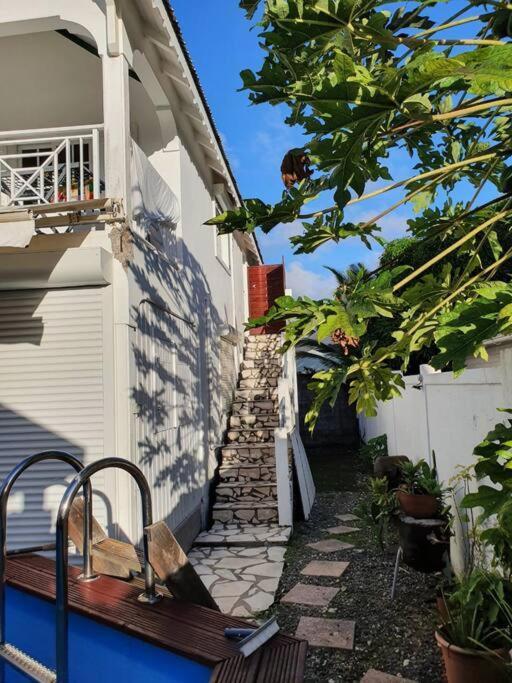 Le Sable Bleu - Evasion Tropicale A Sainte-Anne - Plage 5Min - Piscine - Parking - Logement Climatise - Vue Sur Les Palmiers - Parfait Pour Sejours En Famille Ou Entre Amis Exterior photo