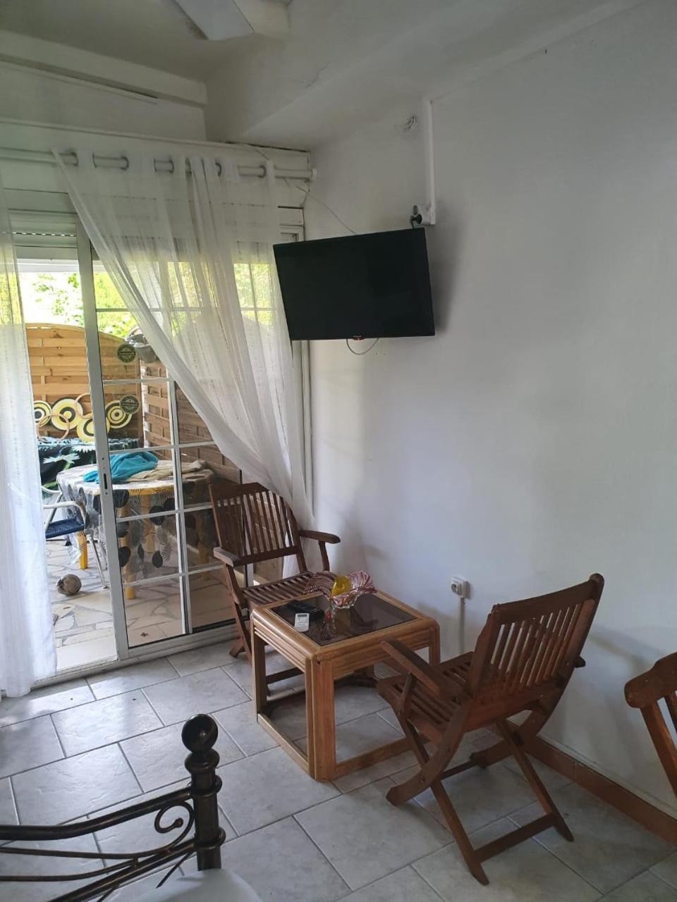 Le Sable Bleu - Evasion Tropicale A Sainte-Anne - Plage 5Min - Piscine - Parking - Logement Climatise - Vue Sur Les Palmiers - Parfait Pour Sejours En Famille Ou Entre Amis Exterior photo