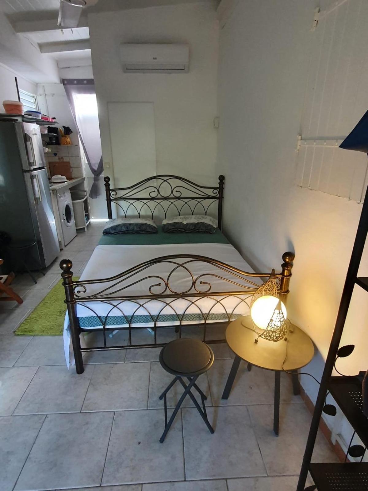 Le Sable Bleu - Evasion Tropicale A Sainte-Anne - Plage 5Min - Piscine - Parking - Logement Climatise - Vue Sur Les Palmiers - Parfait Pour Sejours En Famille Ou Entre Amis Exterior photo