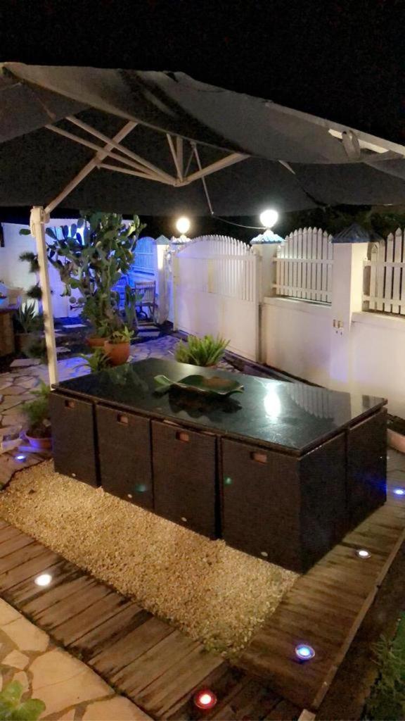Le Sable Bleu - Evasion Tropicale A Sainte-Anne - Plage 5Min - Piscine - Parking - Logement Climatise - Vue Sur Les Palmiers - Parfait Pour Sejours En Famille Ou Entre Amis Exterior photo